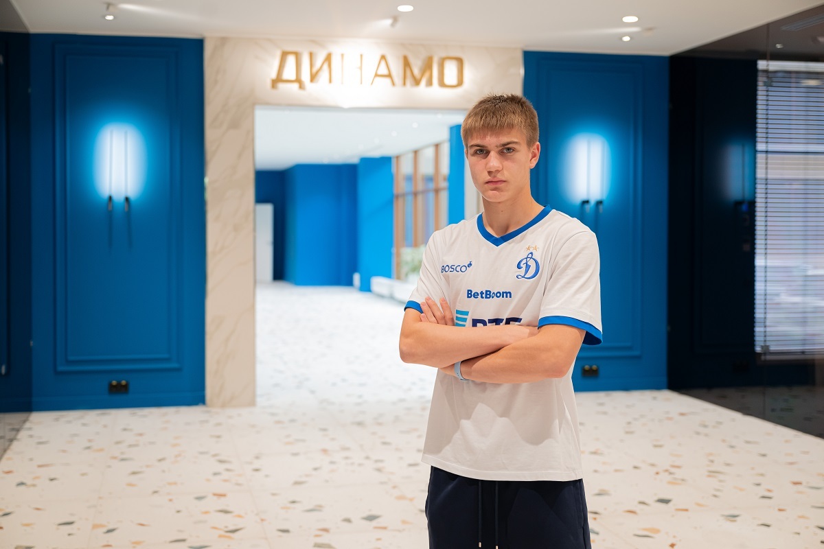 Владислав Степанов продлил контракт с «Динамо»